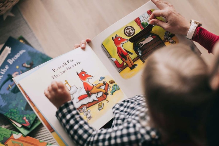 Ukkie Dri­ve-in - Voorlezen aan ukkies (9 maanden tot 4 jaar)