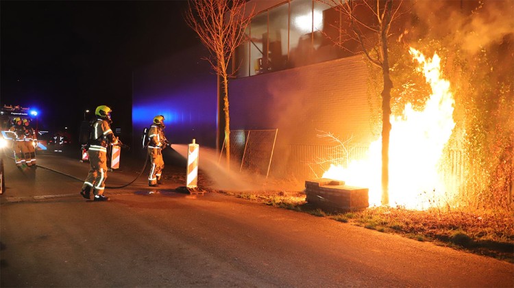 Brandweer in actie voor brand aan Matena