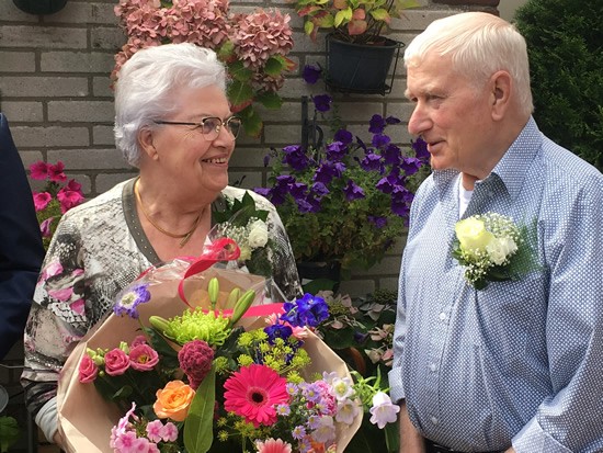 Echtpaar De Vos uit Oud-Beijerland 60 jaar getrouwd