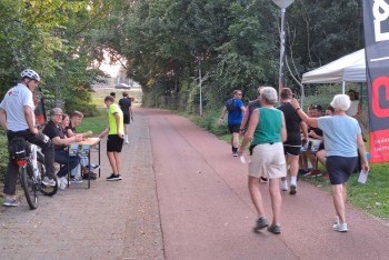 Album afbeelding 7: Gauw naar de volgende zwarte stempel.