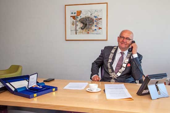 Drie inwoners van Hendrik-Ido-Ambacht Koninklijk onderscheiden