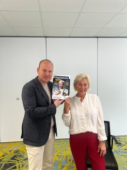 Album afbeelding 1: Wethouder Jan Dirk van der Borg en wandelcoach Anita Boogaard