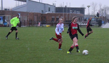 IFC Vrouwen naar derde ronde KNVB beker na spannende wedstrijd tegen Kozakken Boys