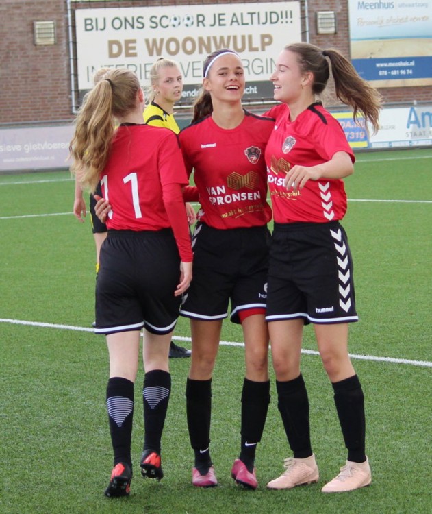 Meiden en Vrouwen kunnen (weer) voetballen bij IFC