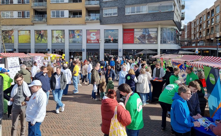 Gezellige verkiezingsmarkt sluit verkiezingscampagne af