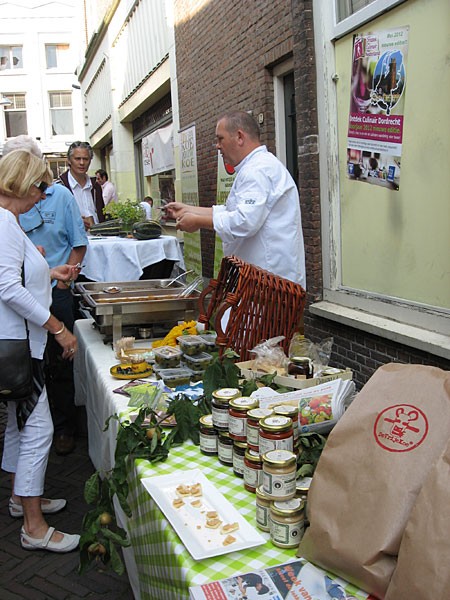 “Eikels” geraden in de Nieuwstraat tijdens 8e 'Smaakmarkt'