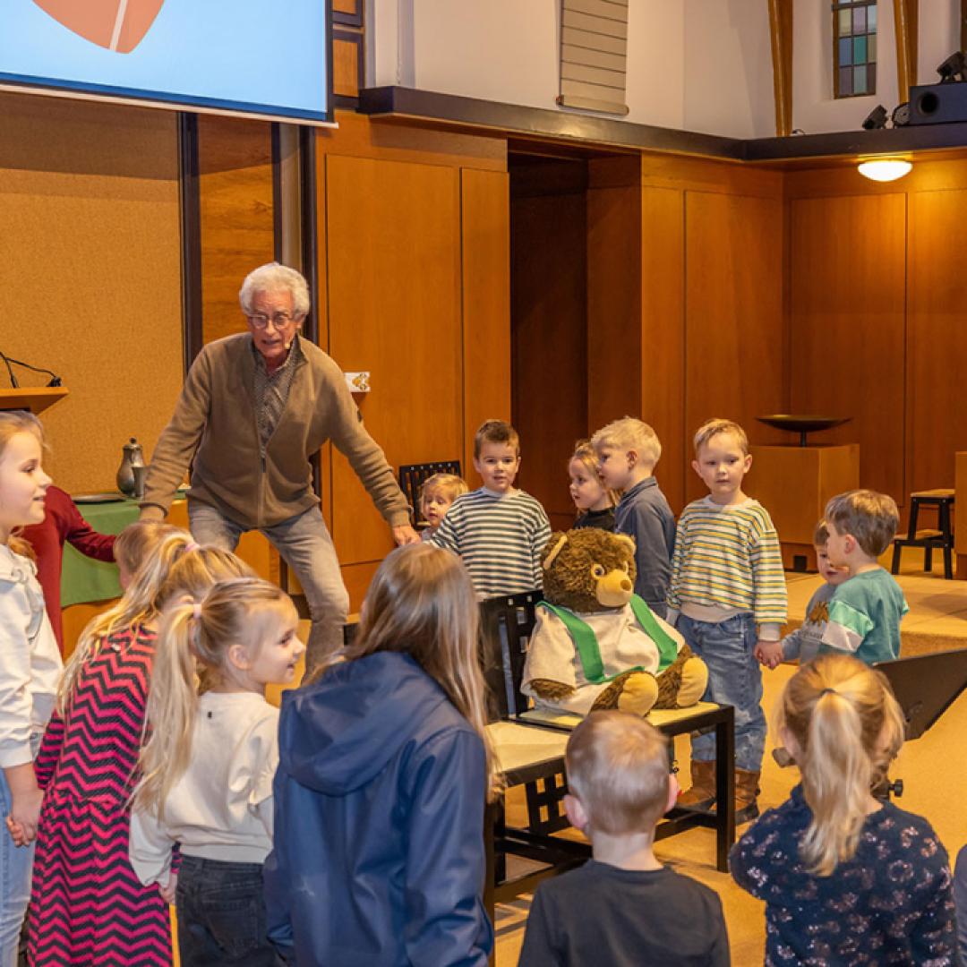 Minikerk 'Kijk omhoog: een regenboog' (2-6 jaar)