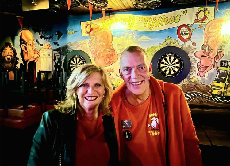 Tijdloos kleurt oranje bij WK-aftrap met 250 bezoekers