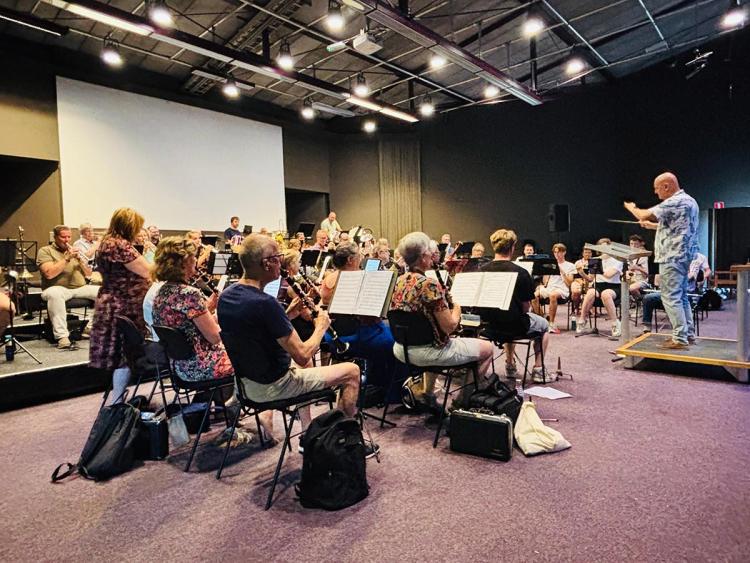 Nieuwe orkeststoelen geleverd na succesvolle crowdfunding