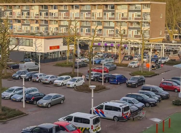 Gewapende overval op juwelier Crabbehof; politie zoekt twee verdachten op fatbike
