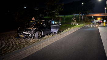 Flinke crash op de Andoornlaan! Bestuurder is spoorloos