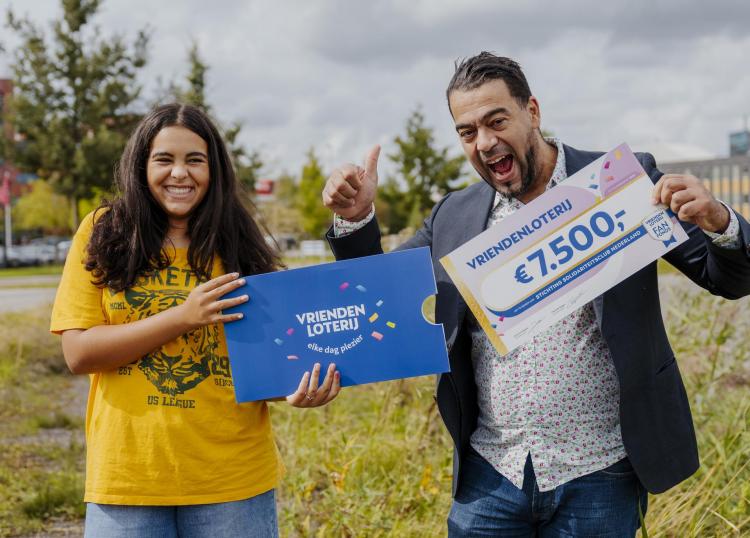 Stichting Solidariteitsclub Nederland ontvangt 7.500 euro voor 'Samen Sterk door Voetbal'