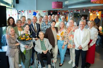 Koninklijke onderscheiding voor Rien Aantjes in zorgcentrum De Klockelaer