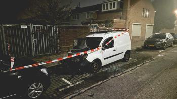 Autobrand in Albert Neuhuysstraat Dordrecht blijkt brandstichting