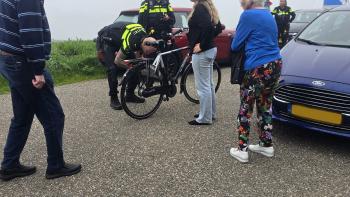 Fietser gewond na botsing met auto op Kerkbuurt