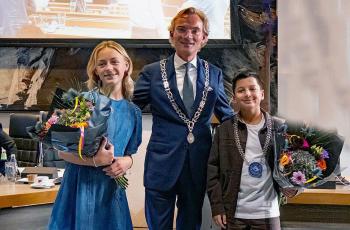 Oguzhan Batasun geïnstalleerd als nieuwe kinderburgemeester