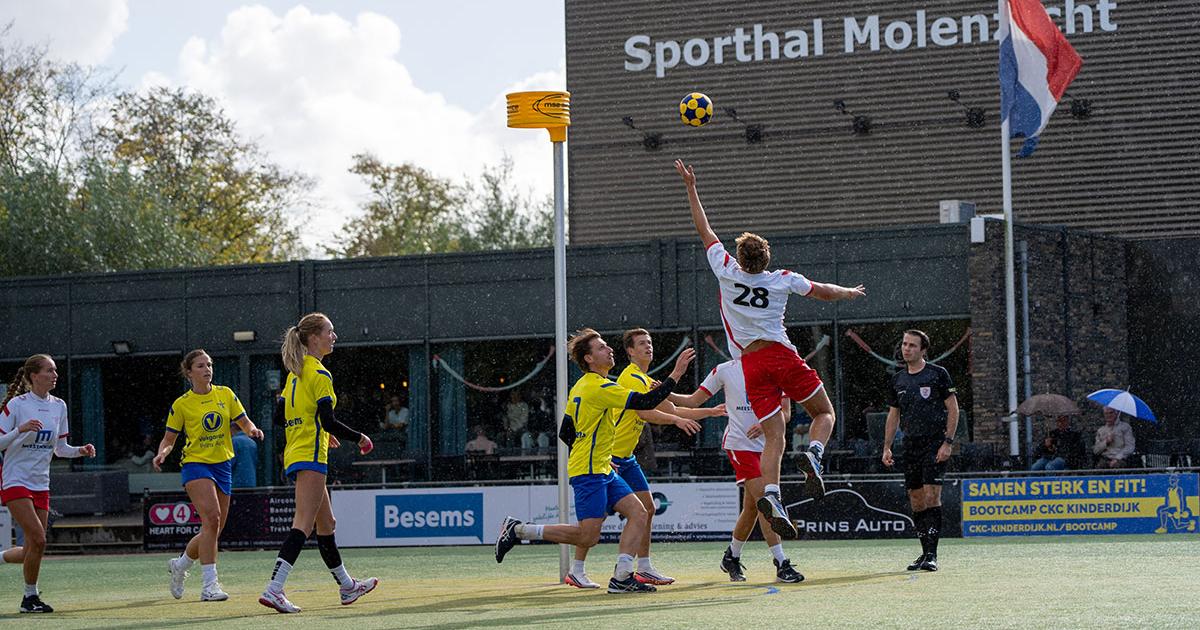 Kinderdijk sluit veldcompetitie af met ruime zege op Albatros