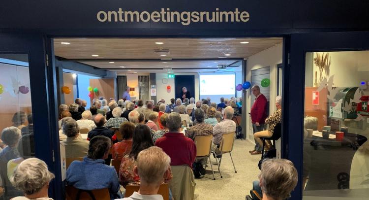 Honderd bezoekers bij lezing over Vincent van Gogh en jubileum Open Huis Ontmoetingskerk