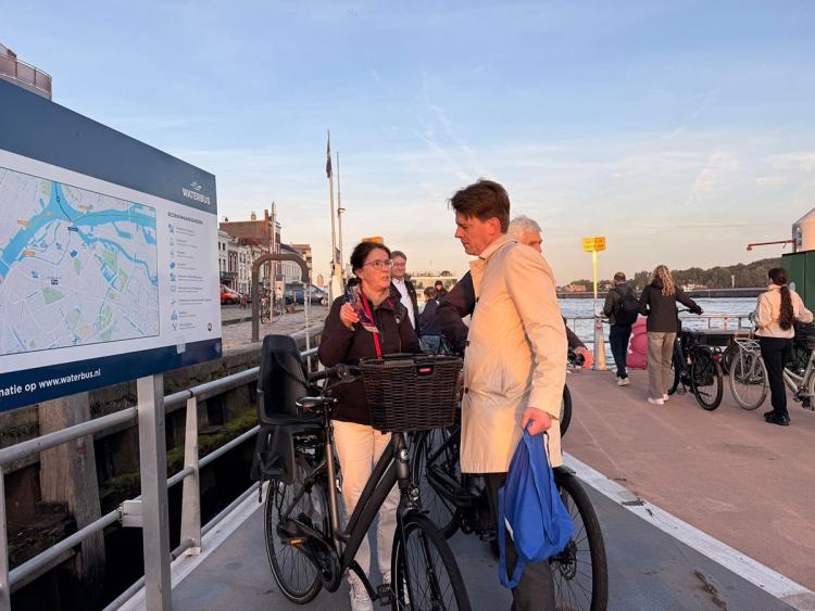 Half miljoen passagiers overgezet met veerboten sinds afsluiting Papendrechtsebrug