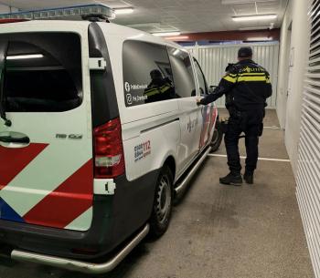 Slingerende bestelbus op A16: bestuurder vermoedelijk onder invloed van drugs