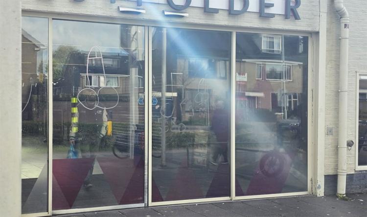 Antisemitische leuzen aangebracht op ingang winkelcentrum Westpolder