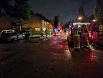 Brandweer onderzoekt gaslucht in woning aan Van der Lekstraat