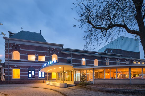 Opnieuw betoverende videoprojectie op de toneeltoren van Kunstmin