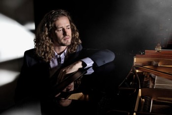 Wintertour zanger-pianist Roon Staal