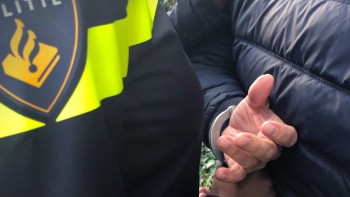 Dordtenaar (23) opgepakt in Lepelstraat na vlucht over weilanden