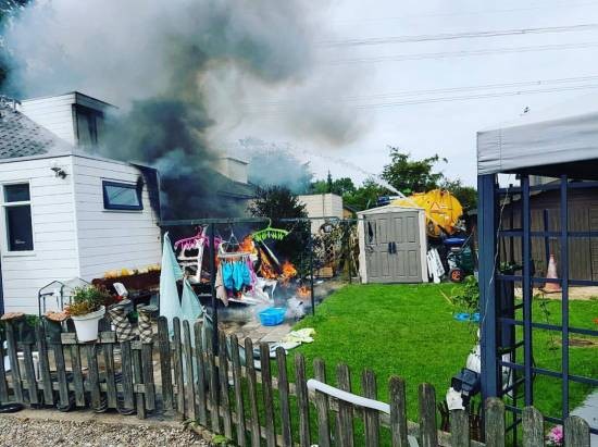 Brand in de achtertuin van een woning aan de Rijksstraatweg