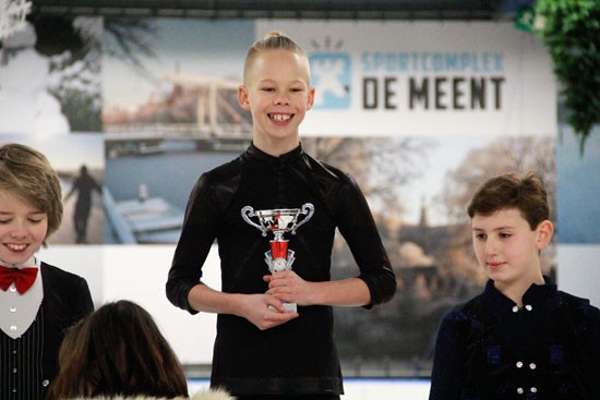 Julia van Dijk en Didier Dijkstra van Kunstrijvereniging De Drechtsteden schaatsen naar mooie ereplaatsen