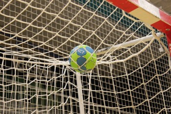 Handbaldames sv Conventus beginnen zaalseizoen overtuigend