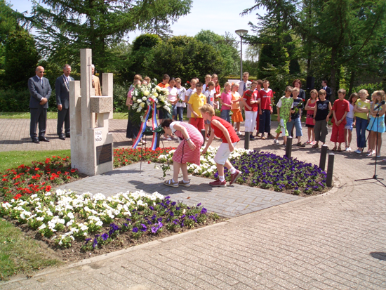 Overdracht oorlogsmonument 