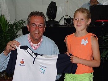 Album afbeelding 5: De uitreiking van het eerste shirt