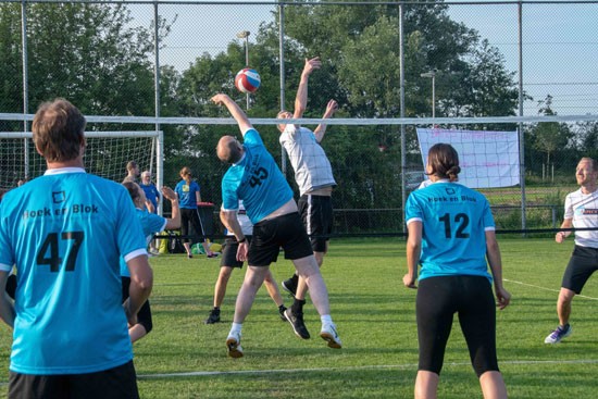 Zomeravondvolleybaltoernooi bij Sliedrecht Sport