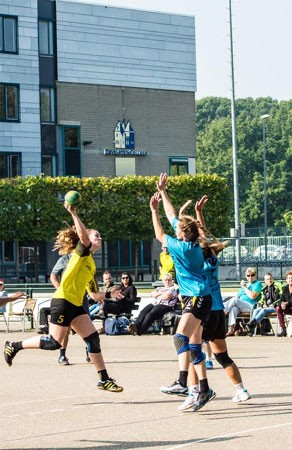 Fysieke tegenstand houdt handbaldames sv Conventus niet tegen