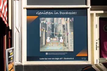 Album afbeelding 1: Schapenkoppen op een winkelpand aan de Voorstraat