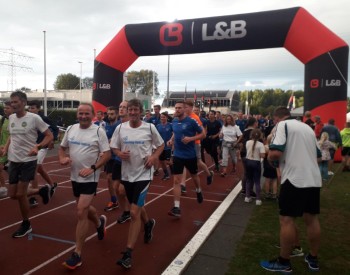 Album afbeelding 3: De volwassenen aan de run
