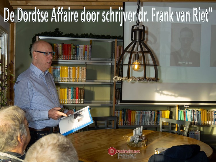 Presentatie van dr. Frank van Riet van 'De Dordtse Affaire' in Tuinhuis in Sterrenburg